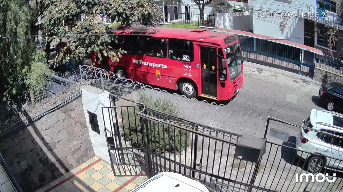 vallartanortesl's tweet photo. Lunes 6 de Marzo, 2 pm aprox, DOS camiones ruta 622 desviando su curso entran por calle Gral Prim además exceso de velocidad como pueden ver en el video👇🏼 @TransporteJal @SecDiegoMonraz Urge nos den solución a este mal por favor
U-018 y U-052 https://t.co/yaiTkIyBNL