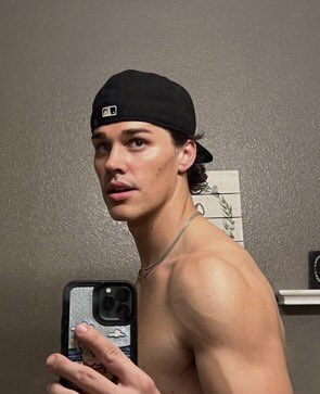 kylerbrwn's tweet photo. ¿tengo cara de fuckboy? https://t.co/XltKymAq8F