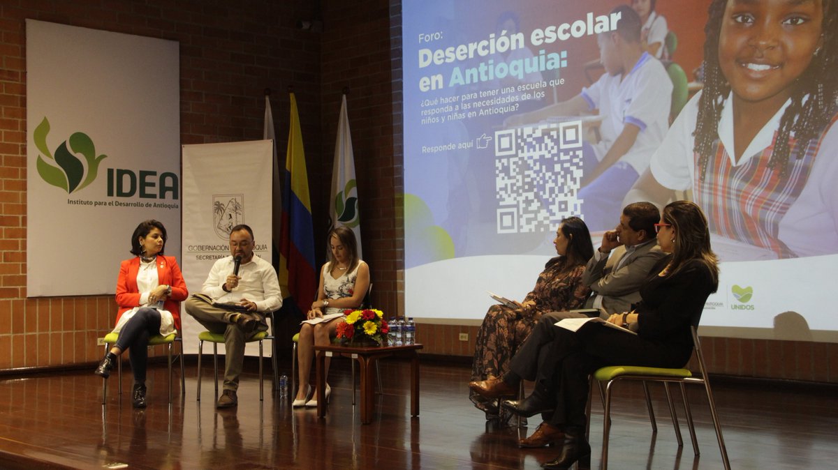 SecEducacionAnt's tweet photo. “La escuela se ha constituido como un espacio de resiliencia que forma y acompaña a los ciudadanos del hoy y del mañana” Martín Felipe Uribe, Rector Institución Educativa Rural Benigno Mena González del Municipio de San Jerónimo en Foro de Deserción Escolar. https://t.co/XNp0TTfXKB