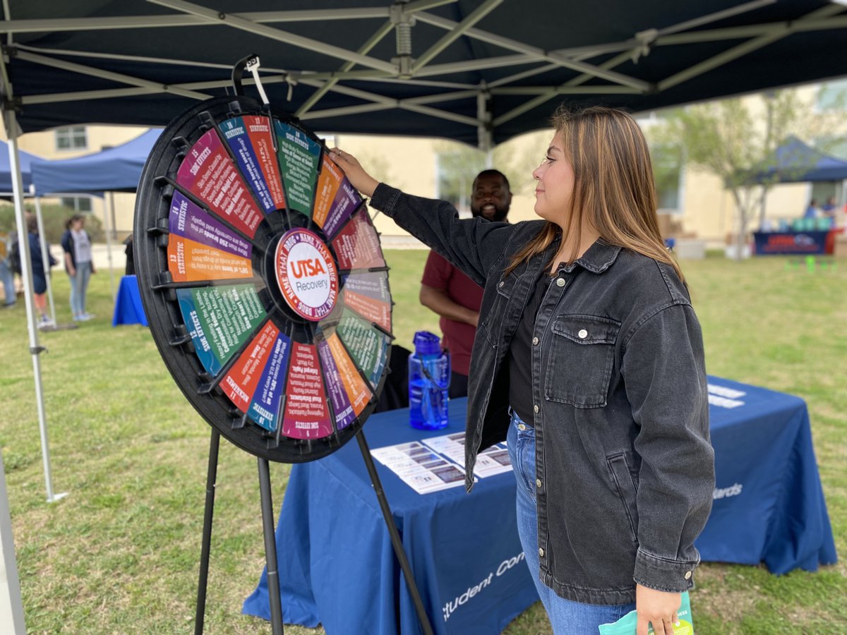 UTSA's tweet image. Rowdy Wing Fling is underway at the Student Union Lawn! Swing by for free food, mocktails, giveaways and more 🧡 💙  Don&apos;t the wings look delicious?!

#UTSA #SafeSpringBreak