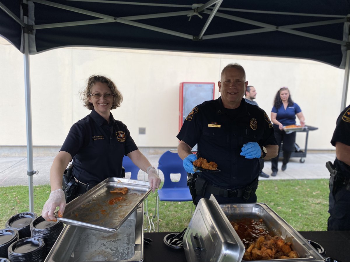 UTSA's tweet image. Rowdy Wing Fling is underway at the Student Union Lawn! Swing by for free food, mocktails, giveaways and more 🧡 💙  Don&apos;t the wings look delicious?!

#UTSA #SafeSpringBreak