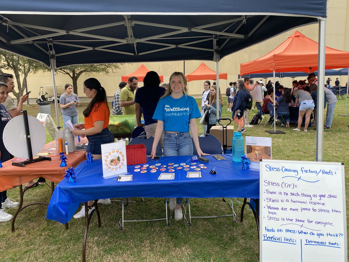 UTSA's tweet image. Rowdy Wing Fling is underway at the Student Union Lawn! Swing by for free food, mocktails, giveaways and more 🧡 💙  Don&apos;t the wings look delicious?!

#UTSA #SafeSpringBreak