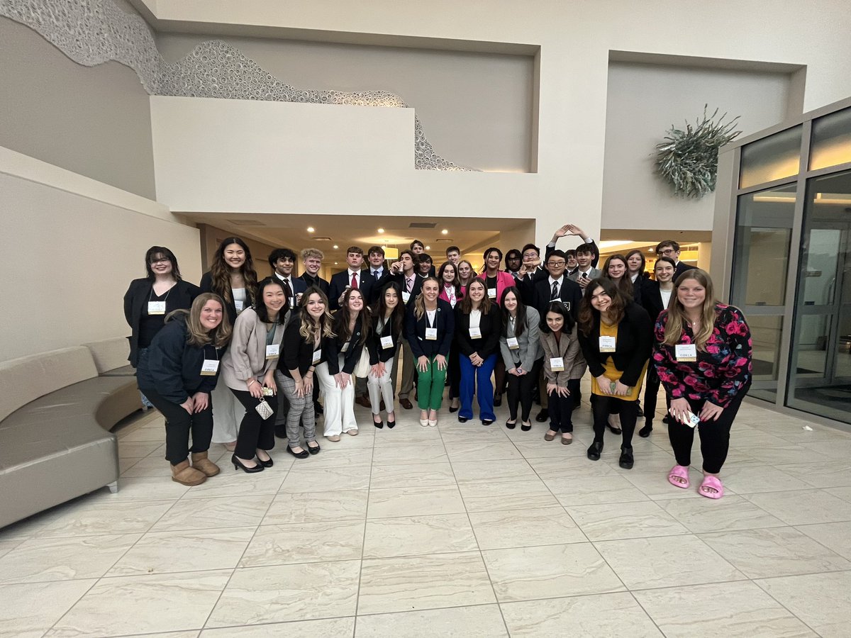 They are a team. They cheer hard for each other. They are fierce competitors. They make me proud. Next stop, Orlando! ✈️🌴 <a href="/Blacksburg_deca/">Blacksburg DECA</a> <a href="/BburgHSBruins/">Blacksburg High</a>