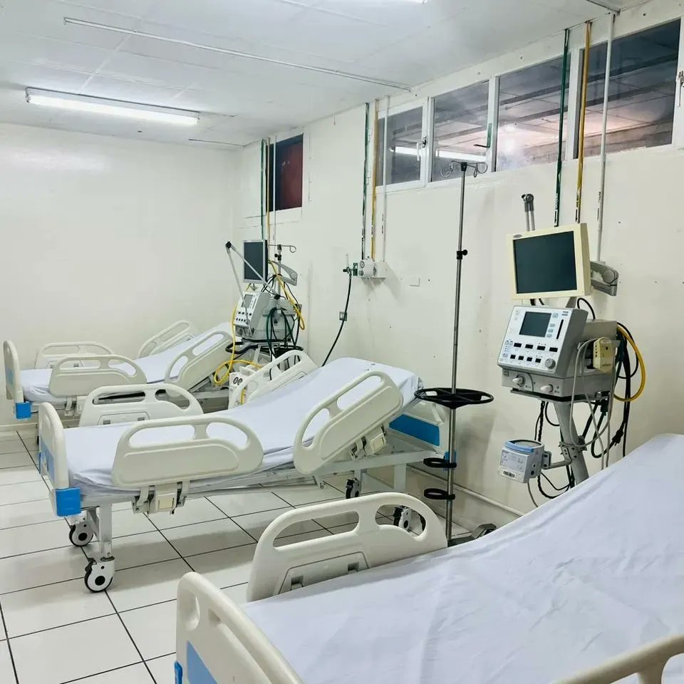 CmpMinsa's tweet photo. #PuebloVictorioso. Continuamos cosechando triunfos en CMP Chinandega - Hospital España, así luce sala de UCI Pediátrica para atender con amor a nuestro pacientes. ❤️❤️🖤🖤 https://t.co/WCWhNipWWZ