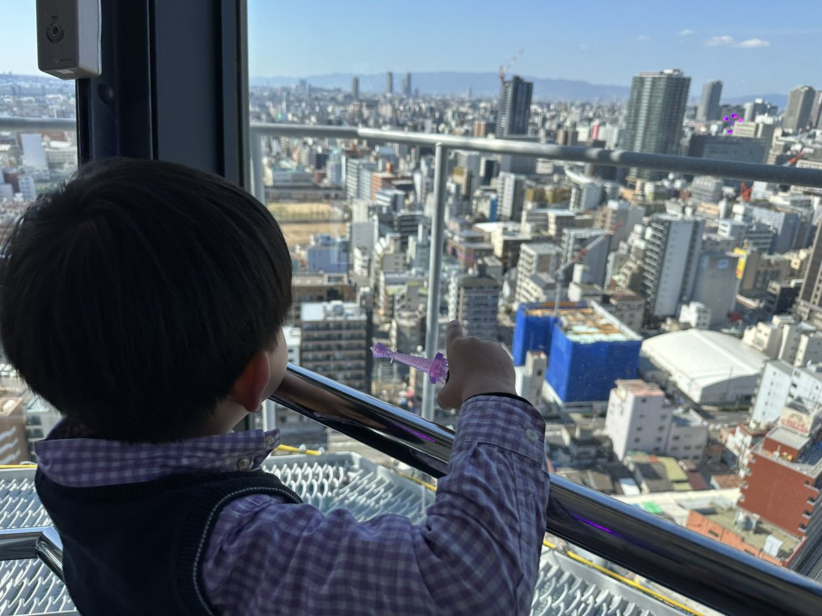 Yusei16m's tweet photo. もし、息子の絵を待たれていた方はごめんなさい🙇先日、息子と大阪の通天閣へ行ってきました。
東京タワーを設計した人が作ったこと知ってて「ないとうたちゅうってどうやって作ったんだろうね。」って言われました。

最近、マイクラ（のようなもの）にハマってて絵を描く事が少なくなりましたが。。 https://t.co/w7fznQHNl8