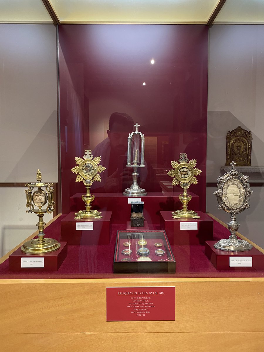 _alvarorodrigo's tweet photo. Después visitamos el museo, maravillosamente gestionado por #Carmus de verdad que es imposible transmitir el patrimonio que guarda dicho convento, con un sin fin de donaciones de miles de devotos durante todo este tiempo.
⬇️ https://t.co/jVe4S4YSFt