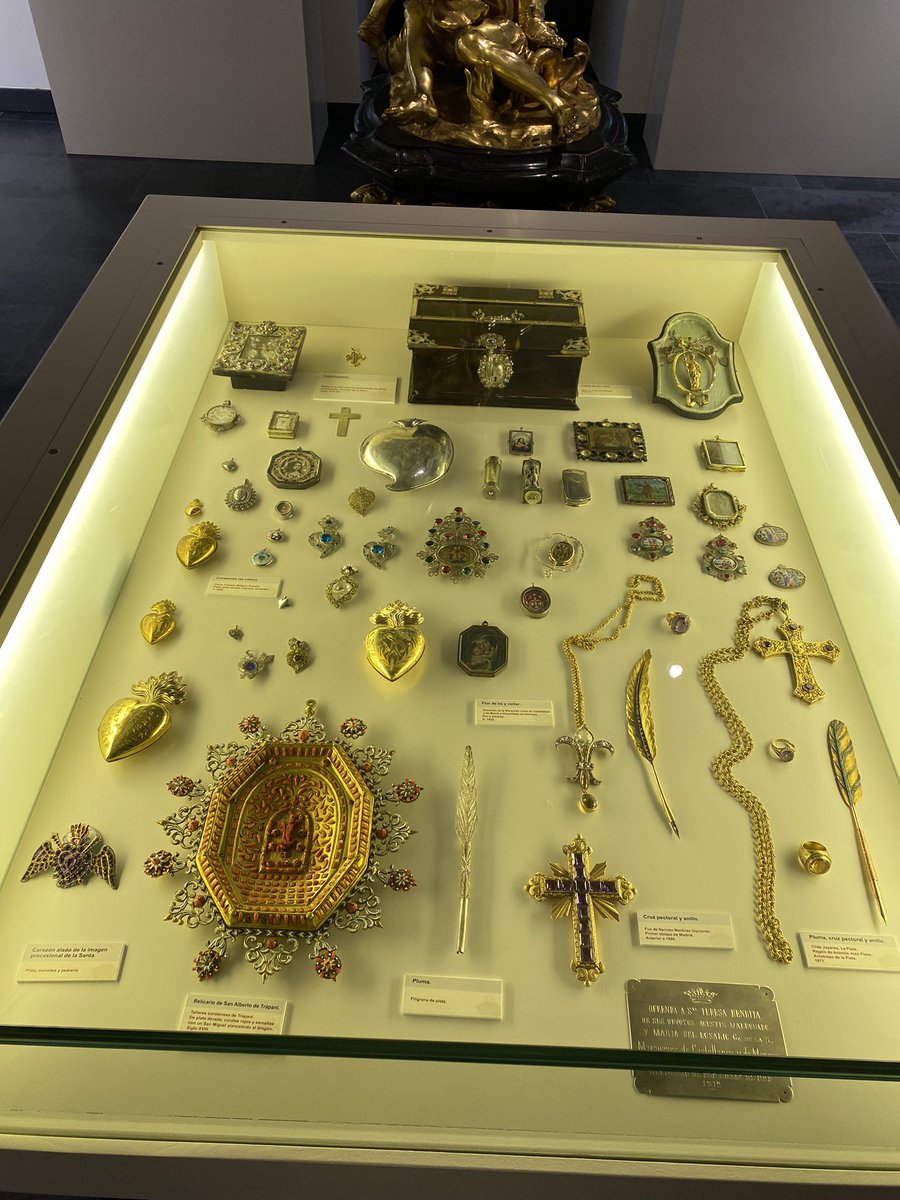 _alvarorodrigo's tweet photo. Después visitamos el museo, maravillosamente gestionado por #Carmus de verdad que es imposible transmitir el patrimonio que guarda dicho convento, con un sin fin de donaciones de miles de devotos durante todo este tiempo.
⬇️ https://t.co/jVe4S4YSFt
