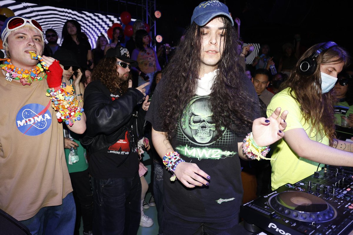 99jakes4u's tweet image. crazy ass moments in happy hardcore history