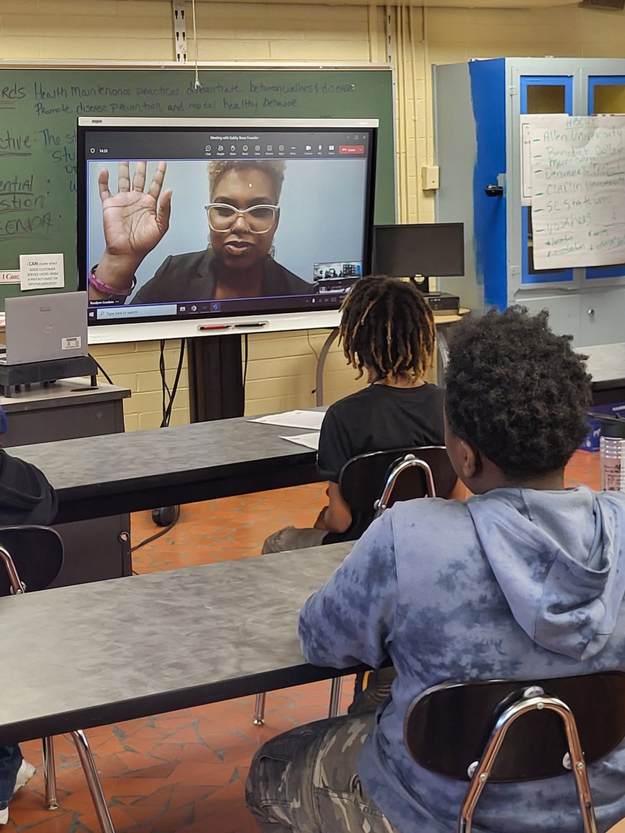 STEAM_teacher's tweet photo. Thanks to my good friend and sister, @RozalynnGoodwin and @GaBBYBows for inspiring my AVID students today!!! @WAPerryMS @RSD1_AVID #beasolution #toaproblemand #neverquit #WAPerryWomensMuseumInterview https://t.co/eIuFpRxrSA