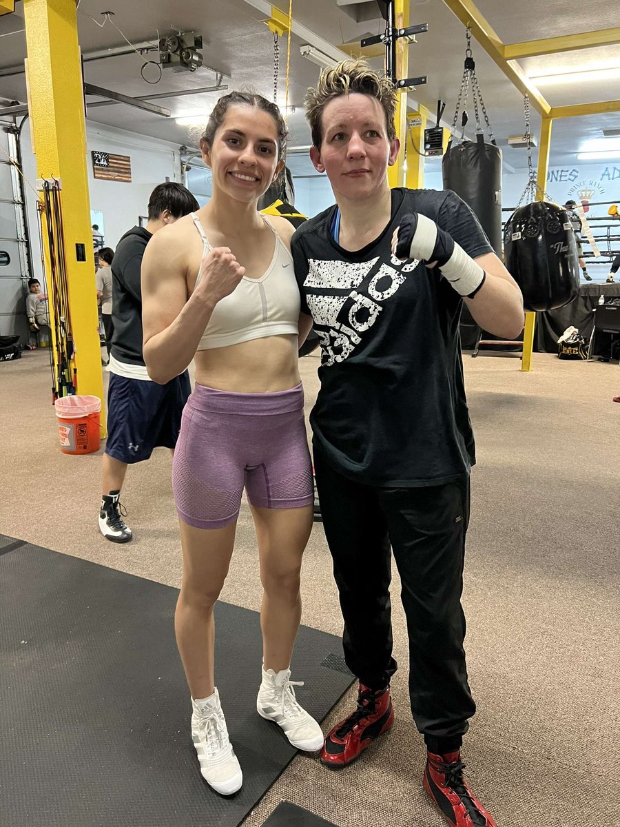 Yadira682's tweet photo. It was awesome to get tips from one of the most experienced female fighters out there #boxeo #boxeomujeres #mexicana #fyp #foryou #tambienlasmujerespueden #instagram #explorepage #parati #chasingmydreams #joinmyjourney https://t.co/RFSih6k2o5
