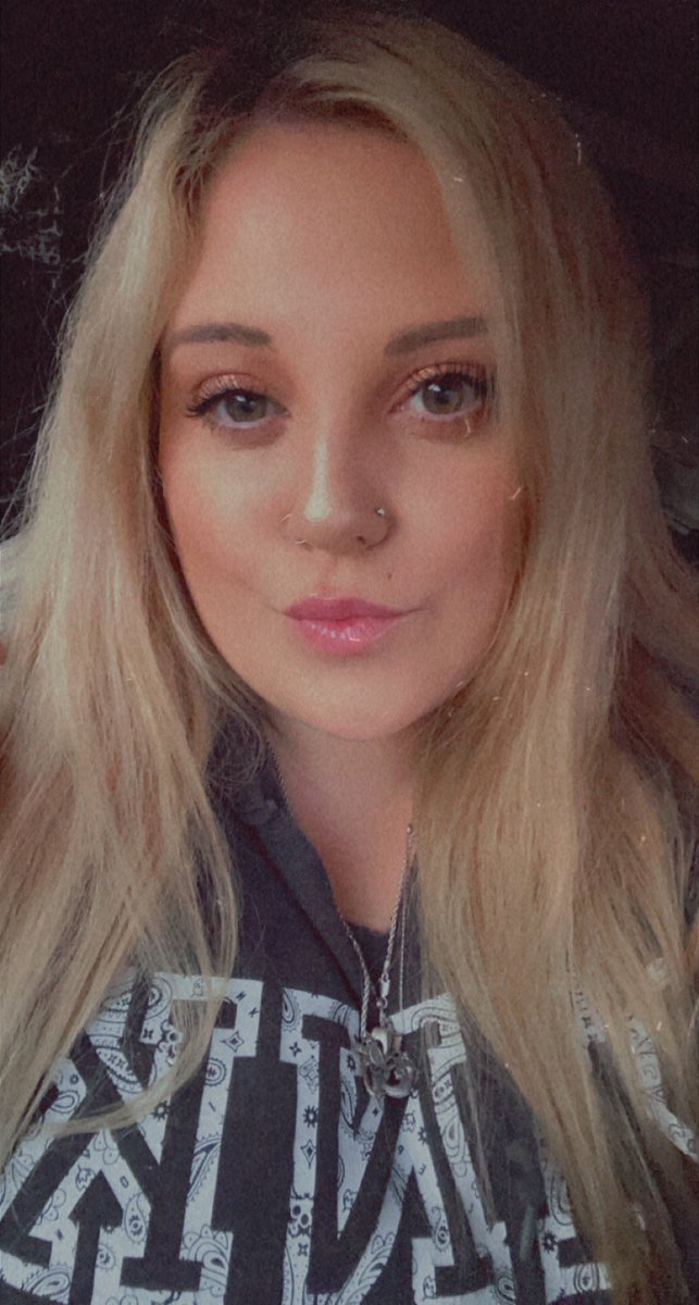 ashymag's tweet photo. I miss being a blonde 🥹💛 https://t.co/k6W7J7J29U