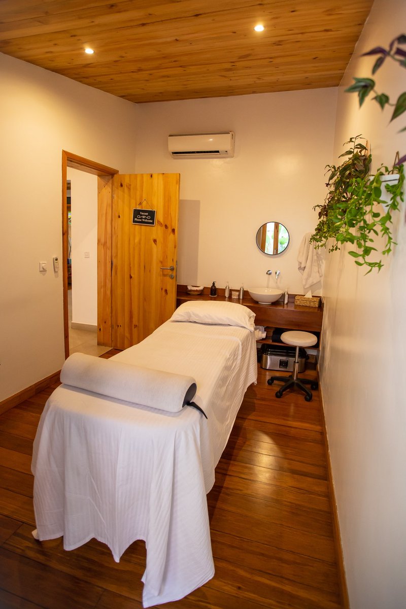 TheRetreatRw's tweet photo. Get ready to relax and indulge in some serious self-care this Women's Month!
Treat yourself to our luxurious spa services at @theretreatrwanda and let us pamper you like the queen you are 💆♀️
#TheRetreat #TheRetreatByHeaven #TheRetreatRwanda #Kigali #Rwanda #PoolVillas https://t.co/Hp5ZR64SMc