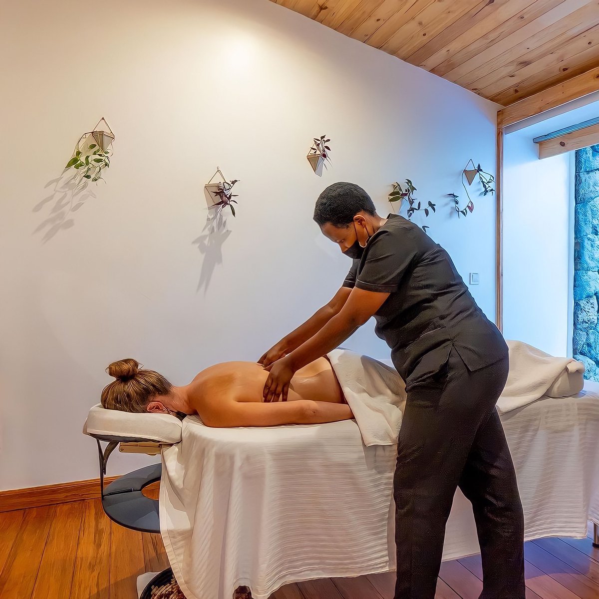 TheRetreatRw's tweet photo. Get ready to relax and indulge in some serious self-care this Women's Month!
Treat yourself to our luxurious spa services at @theretreatrwanda and let us pamper you like the queen you are 💆♀️
#TheRetreat #TheRetreatByHeaven #TheRetreatRwanda #Kigali #Rwanda #PoolVillas https://t.co/Hp5ZR64SMc