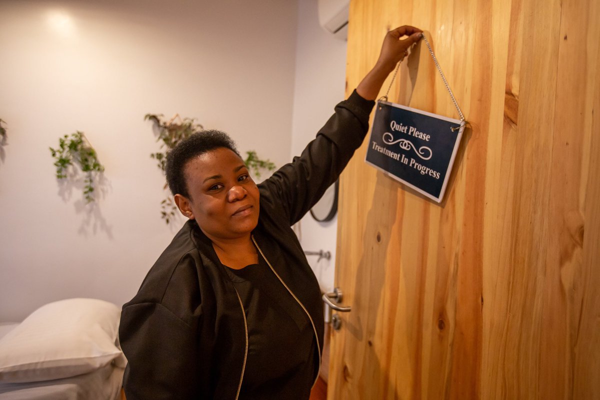 TheRetreatRw's tweet photo. Get ready to relax and indulge in some serious self-care this Women's Month!
Treat yourself to our luxurious spa services at @theretreatrwanda and let us pamper you like the queen you are 💆♀️
#TheRetreat #TheRetreatByHeaven #TheRetreatRwanda #Kigali #Rwanda #PoolVillas https://t.co/Hp5ZR64SMc