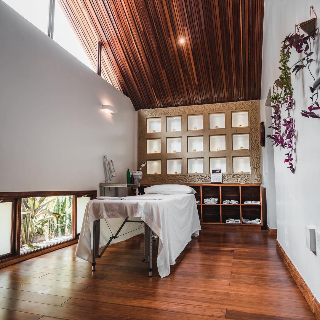 TheRetreatRw's tweet photo. Get ready to relax and indulge in some serious self-care this Women's Month!
Treat yourself to our luxurious spa services at @theretreatrwanda and let us pamper you like the queen you are 💆♀️
#TheRetreat #TheRetreatByHeaven #TheRetreatRwanda #Kigali #Rwanda #PoolVillas https://t.co/Hp5ZR64SMc