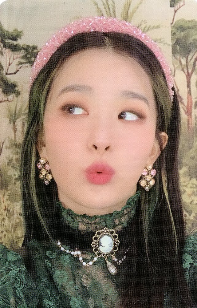 seulgikpics's tweet photo. these seulgi photocards will go down in history https://t.co/jTQdQjAGpV