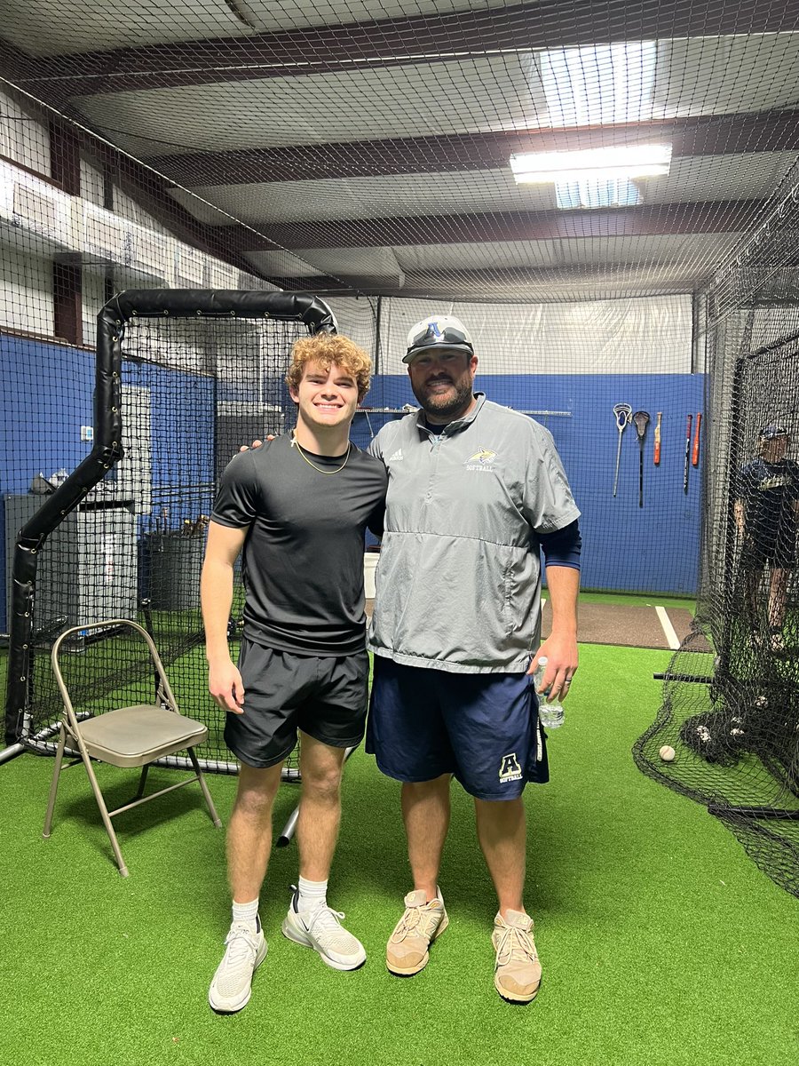 CoachBaileyJHS's tweet photo. Love when former players come back and see us! @ColbySikes2 is one of a kind and ALWAYS represented THE CHEE so well! So proud of you kiddo! Thank you for coming back and talking with our guys today! Now enjoy that Spring break! 👊🏻 https://t.co/tMtHLg26h9
