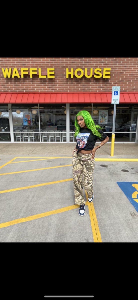 One_QueenButtah's tweet photo. Something About A Nigga , Thinkn He Slick Make Me Wanna Show Him Im BIG SLIME Slatttt🤧🦎🔋🔌
#queenbuttah #northcarolina #dmv #atlanta #atlhairstylist #atldancers #dmvdancers #ncdancers #greensboro #wafflehouse #south #green #wigs #camopants #shein #fun #photography https://t.co/v7Fl3p0izz