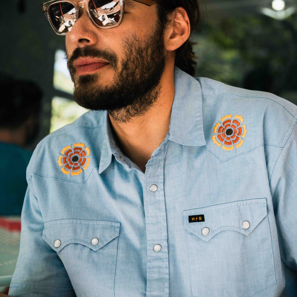 HowlerBros's tweet photo. // NEW MOTIF EMBROIDERY // Temps are dialing up. Sleeves are dialing back. Take a look at the new range of Crosscut Deluxe Shortsleeves we have in the house as part of our Spring 2023 Collection.
HEED THE CALL
#embroideredshirts
#pearlsnaps
#howlerbros
#heedthecall https://t.co/lbGsCb8IUu