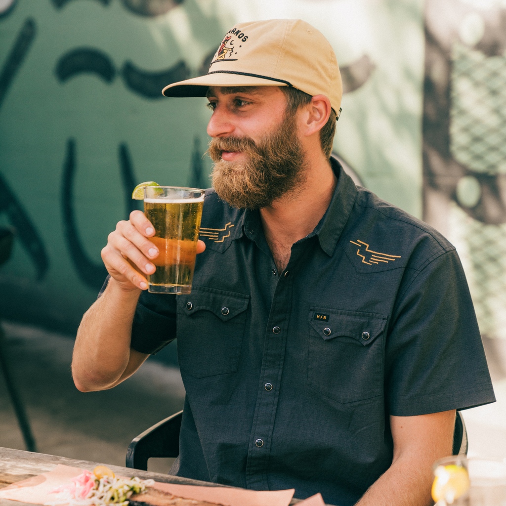 HowlerBros's tweet photo. // NEW MOTIF EMBROIDERY // Temps are dialing up. Sleeves are dialing back. Take a look at the new range of Crosscut Deluxe Shortsleeves we have in the house as part of our Spring 2023 Collection.
HEED THE CALL
#embroideredshirts
#pearlsnaps
#howlerbros
#heedthecall https://t.co/lbGsCb8IUu