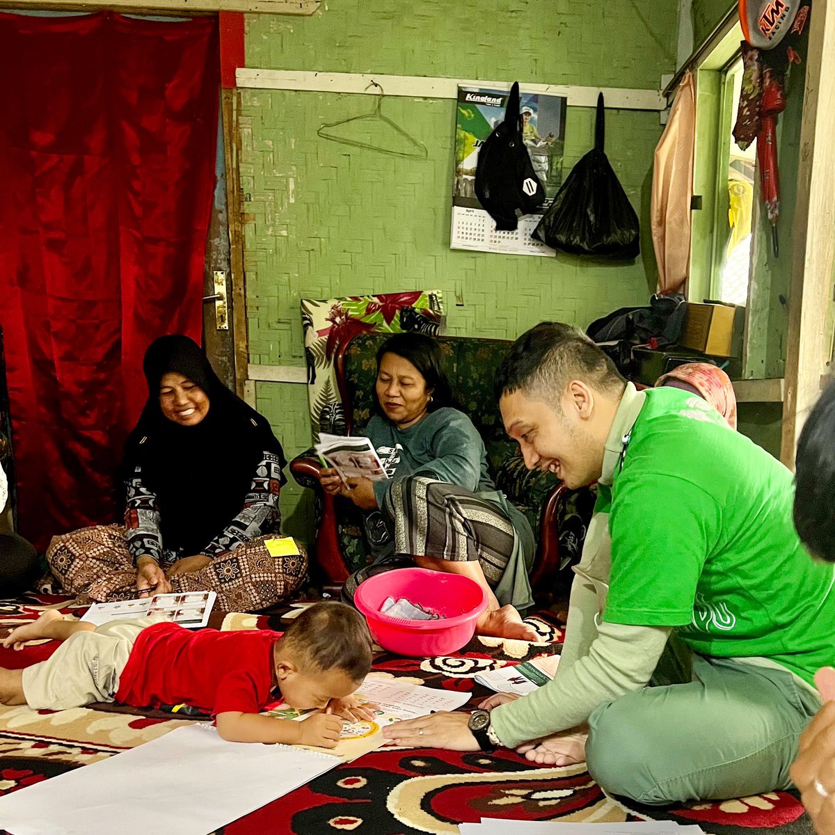SbuxIndonesia's tweet photo. This #InternationalWomensDay, we’re excited to share an update on The @Starbucks Foundation’s goal to impact 1 million women and girls in coffee-, tea-, and cocoa-growing communities by 2030. As part of this effort, in Indonesia, https://t.co/Opa4SsVlvm