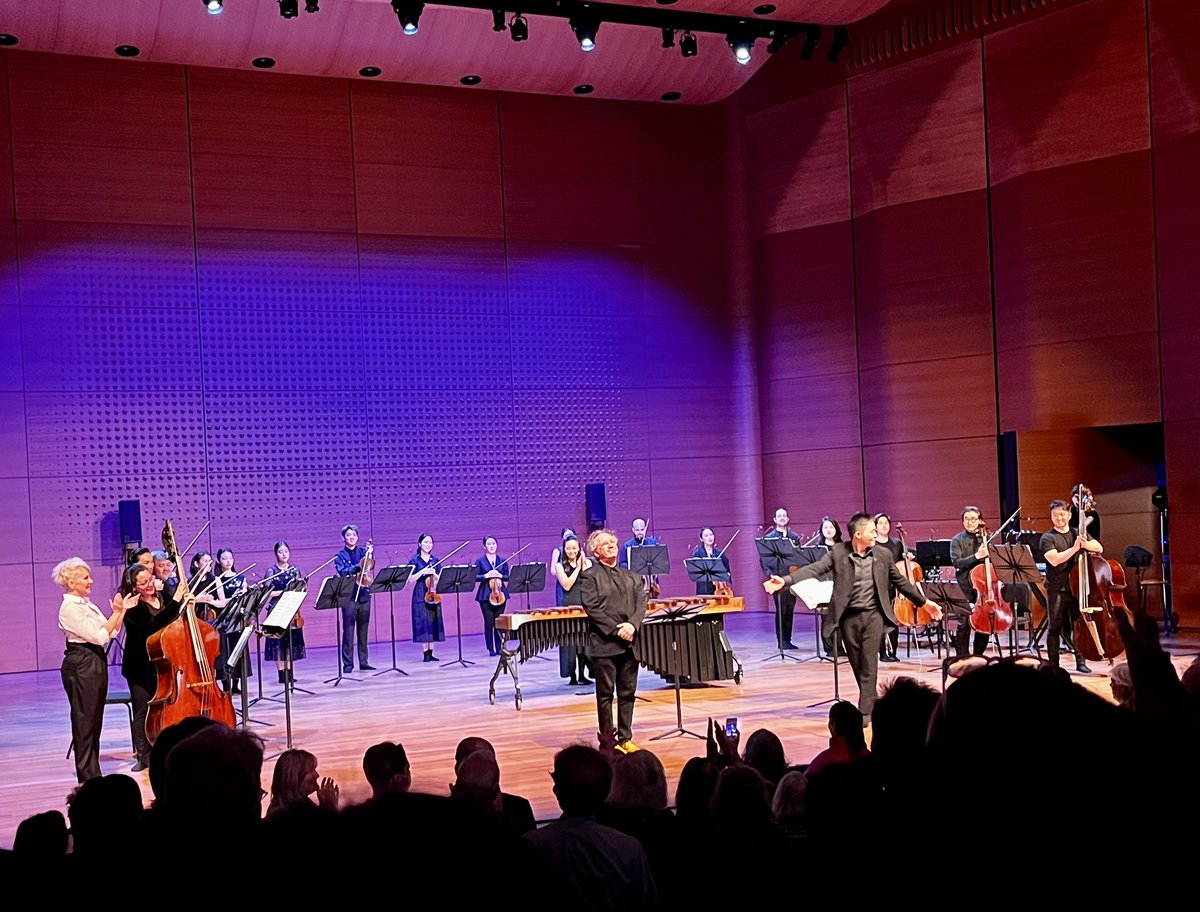 hyo_han's tweet photo. 세종솔로이스츠 &amp; 메조 소프라노 조이스 디도나토 “오버스토리 서곡(Overstory Overture)” 세계 초연. 
MIT 미디어랩 교수 토드 마코버 작곡. 
정말 흥미로운 현대곡이었다!
1부에서 보여준 스티븐 김 바이올리니스트의 협연도 굿~ https://t.co/DA8YWk8SsX