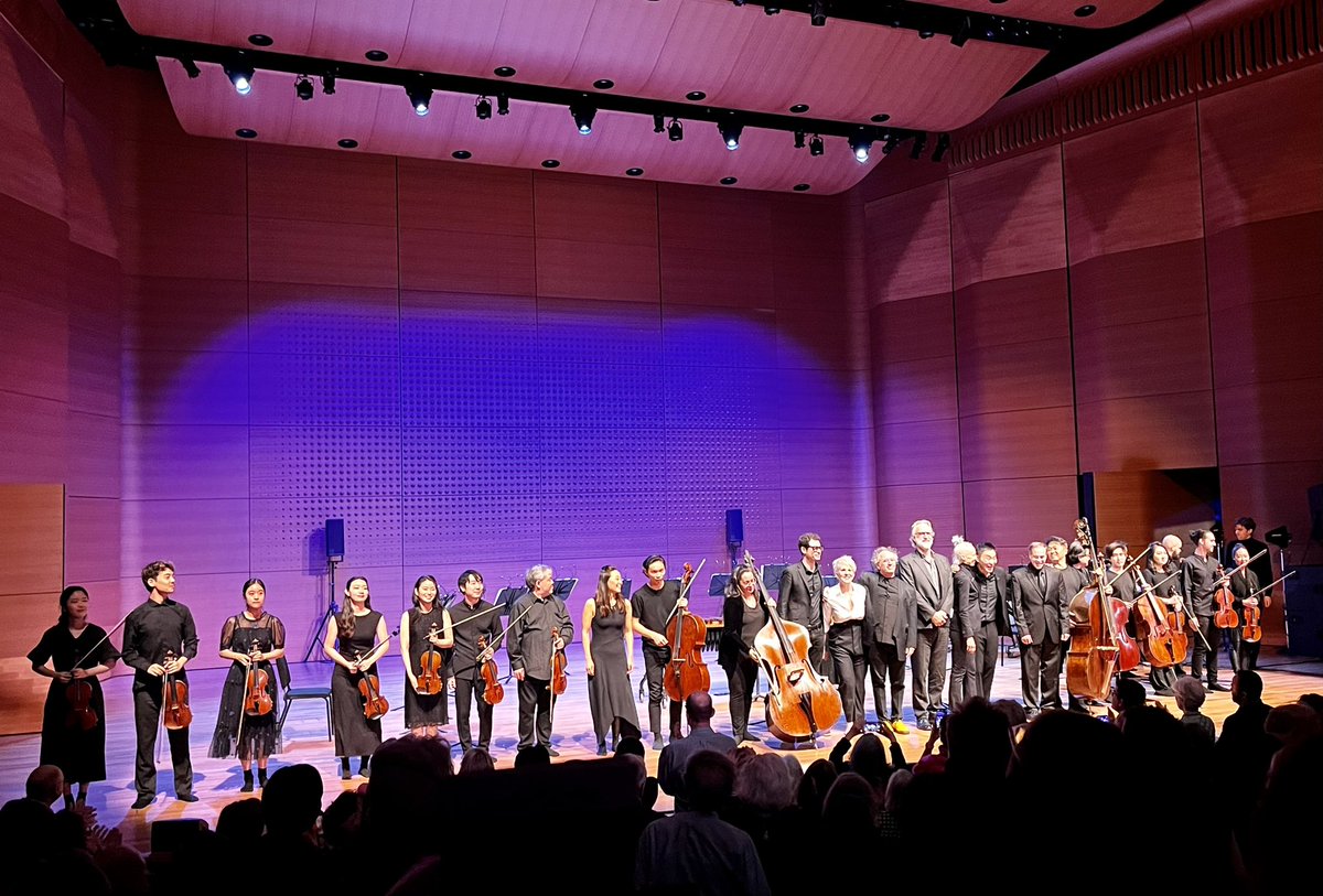 hyo_han's tweet photo. 세종솔로이스츠 &amp; 메조 소프라노 조이스 디도나토 “오버스토리 서곡(Overstory Overture)” 세계 초연. 
MIT 미디어랩 교수 토드 마코버 작곡. 
정말 흥미로운 현대곡이었다!
1부에서 보여준 스티븐 김 바이올리니스트의 협연도 굿~ https://t.co/DA8YWk8SsX