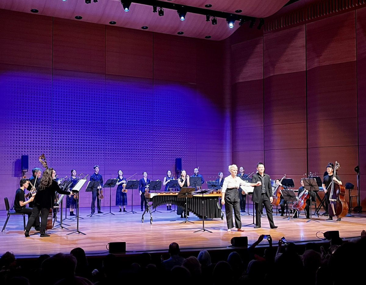 hyo_han's tweet photo. 세종솔로이스츠 &amp; 메조 소프라노 조이스 디도나토 “오버스토리 서곡(Overstory Overture)” 세계 초연. 
MIT 미디어랩 교수 토드 마코버 작곡. 
정말 흥미로운 현대곡이었다!
1부에서 보여준 스티븐 김 바이올리니스트의 협연도 굿~ https://t.co/DA8YWk8SsX