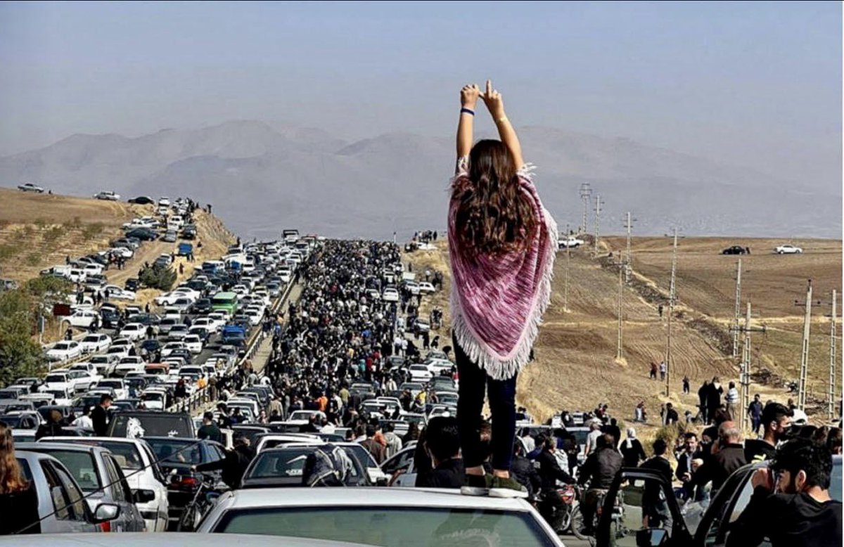 AlinejadMasih's tweet photo. روز جهانی زن امسال به رنگ و بوی دیگری است، چرا که شجاعت دختران و زنان ایران مرزها را درنوردیده و باعث تحسین جهانیان شده است. 

از آنروزی که نام #ژینا پایه‌های ‌ضدزن‌ترین حکومت جهان را لرزاند، دیگر هیچ چیز مثل سابق نیست، گویی راهی برای برگشتن وجود ندارد. 

از روزی که زنان پیشاهنگ شدند، دختران روسری‌های اسارت را آتش زدند و پسران ‌و مردان شانه به شانه‌شان ایستادند، نفس های حکومت کودک‌کش به شماره افتاد. 

زنان چه می خواهند؟ 
کرامت، آزادی و زندگی به یغما رفته‌شان را می‌خواهند. برای همین در خیابانهای ایران و جهان یکصدا #زن_زندگی_آزادی را فریاد می‌زنند.

آنها کوتاه نمی‌آیند تا روزی که جمهوری اسلامی و قوانین تبعیض‌آمیزش را می‌شکنند و بجایش سرزمینی بر پایه ارزشهای انسانی می‌سازند.

#مهسا_امینی
#ژن_ژيان_ئازادی