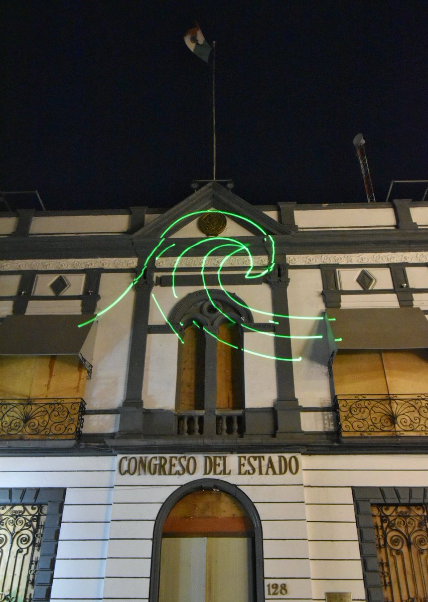 dannychazari's tweet photo. 🟢 Feministas proyectan mensajes en distintos edificios del centro histórico para exigir la despenalización del aborto en Puebla 📸 https://t.co/inwJEJTs7w