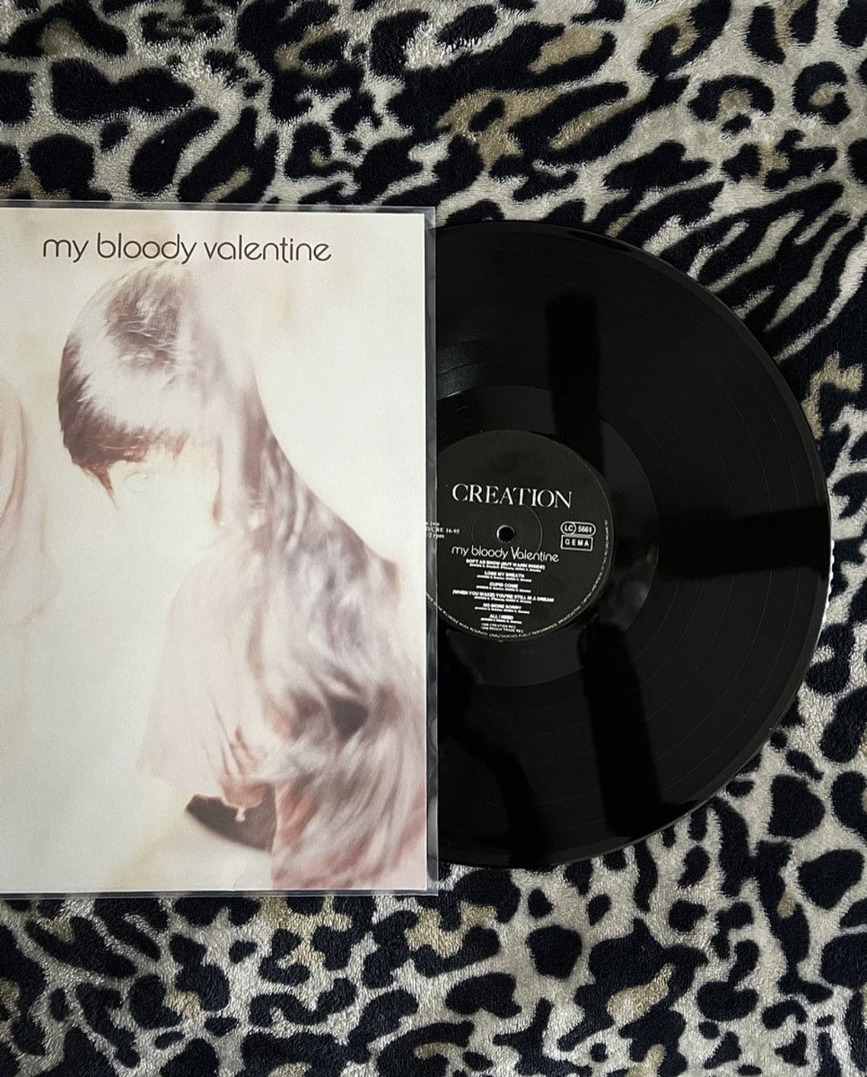 julia__ghouliaa's tweet photo. Kiss the Eclipse
#mbv #mybloodyvalentine #shoegaze #thenewrecord #sunnysundaesmile #strawberrywine #ecstasy #isntanything #vinyl #recordcollection https://t.co/suaHssetLC