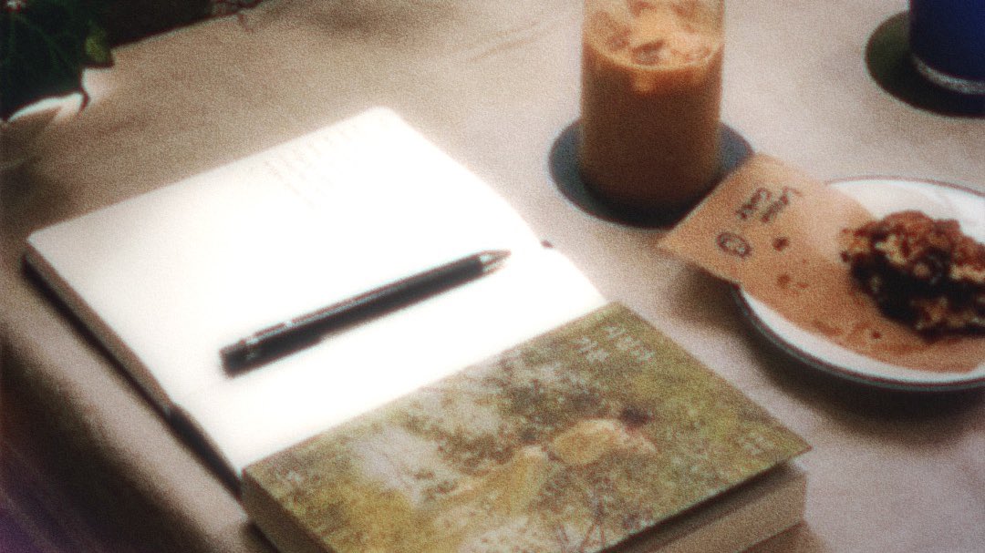 heebinotes's tweet image. Café Gunita
sunwon short au wherein..

Jelo (Ksn) an author and loves coffee. By his surprise, a café has opened up right next door. When he visited, he was greeted by Riah (Yjw) Before he could even order, his favorite drink has already been served

𝘩𝘰𝘸 𝘥𝘪𝘥 𝘩𝘦 𝘬𝘯𝘰𝘸?