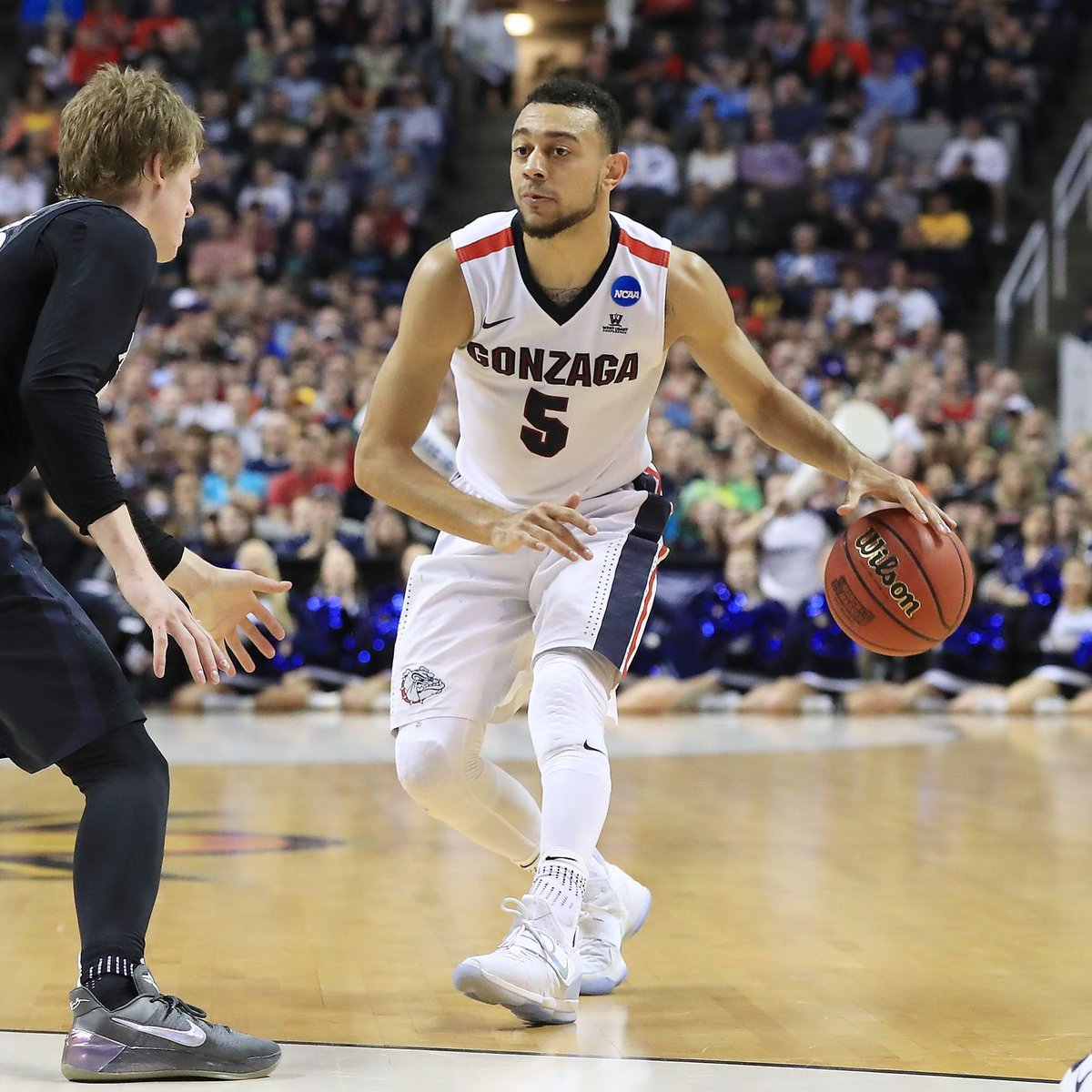 RandomMMadness's tweet image. Nigel Williams-Goss: Gonzaga
Appearance: 2017
#MarchMadness  #NCAAM #WCC #Gonzaga