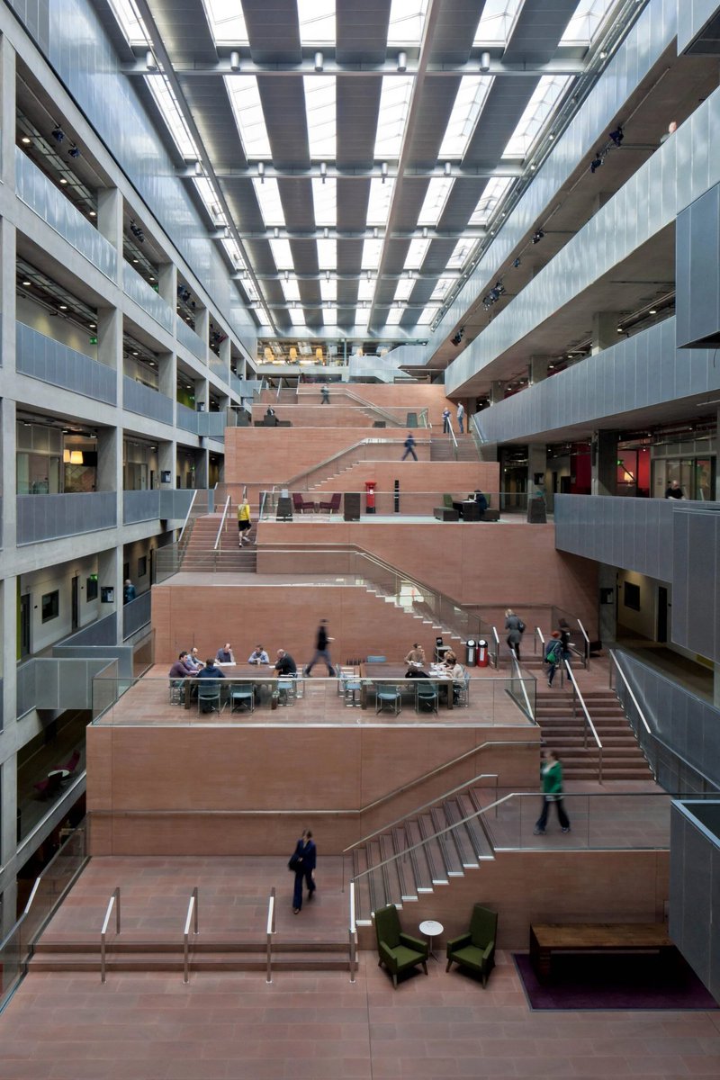 alejandrocsome's tweet photo. La alegría que me da que el Pritzker de este año se lo haya llevado David Chipperfield; una práctica que apostó por el silencio, por una arquitectura que no se hace notar, que sabe correrse o aparecer según necesite, por una práctica de nuestro tiempo con tiempo.

Se celebra! https://t.co/Px9JUmhYer