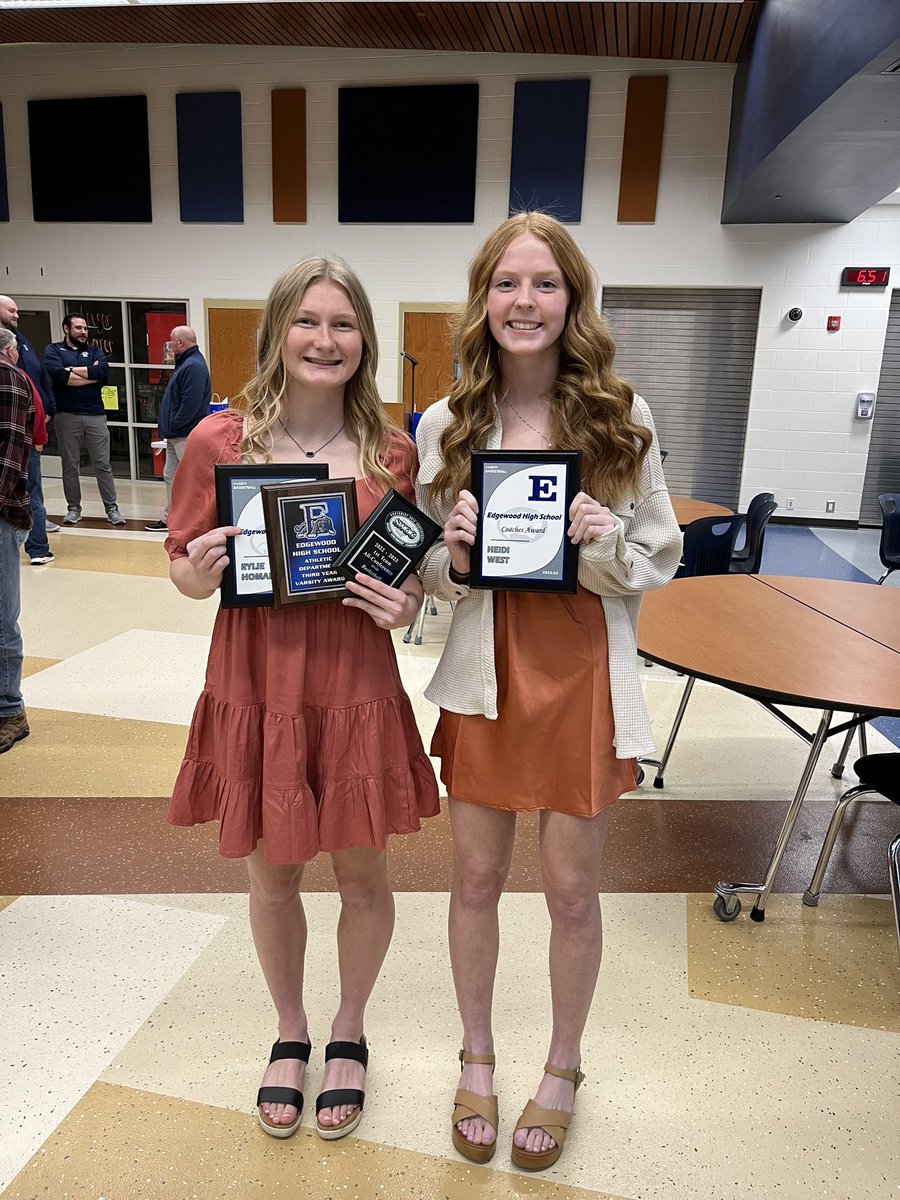 EdgeGirlsBBall's tweet photo. Banquet night!  JV &amp; Varsity teams and our award winners ❤️ https://t.co/2ppn4bSN4g