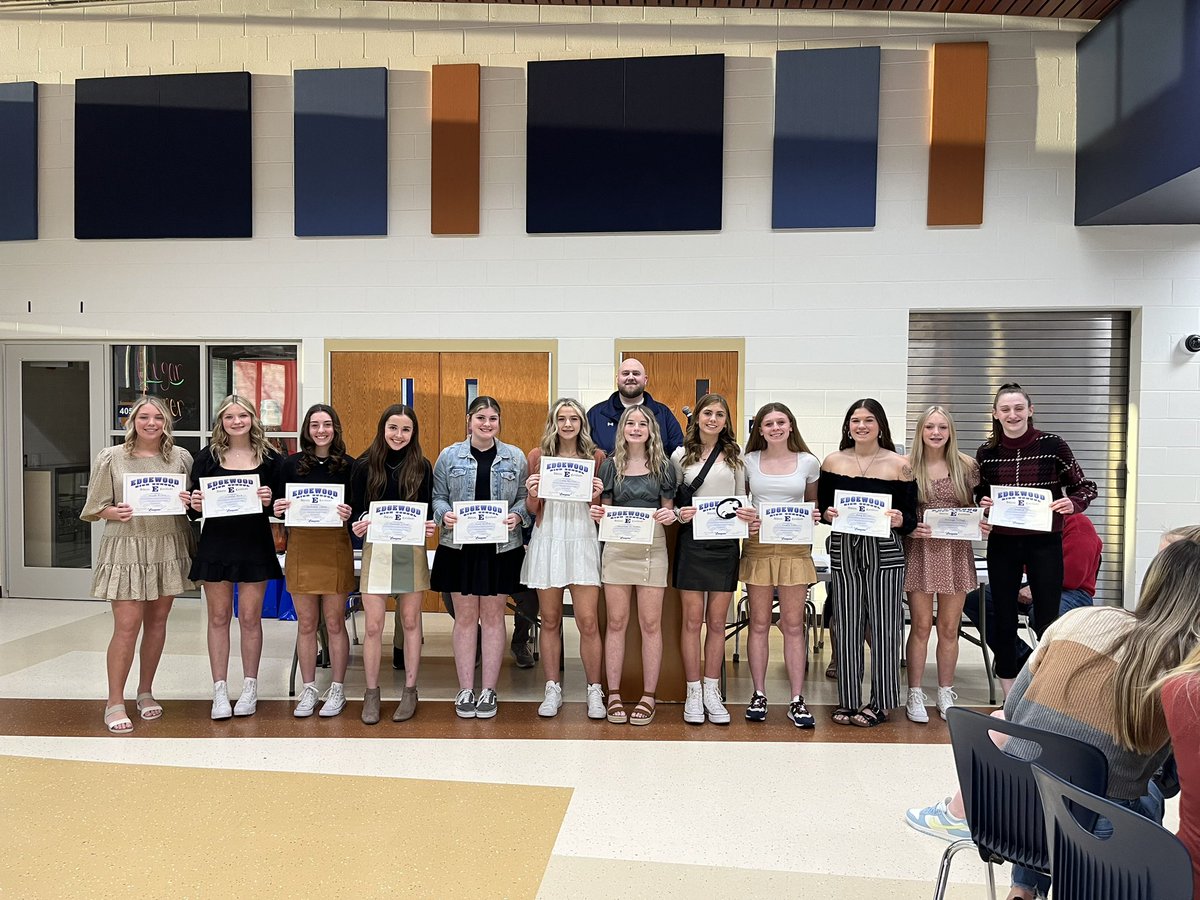 EdgeGirlsBBall's tweet photo. Banquet night!  JV &amp; Varsity teams and our award winners ❤️ https://t.co/2ppn4bSN4g
