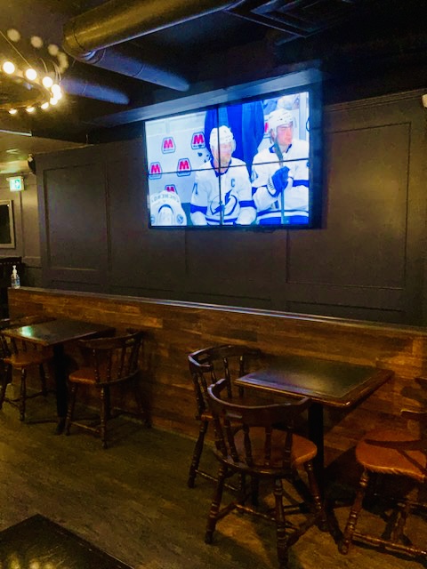 TheGrooveBarTO's tweet image. Looking for a place to relax after work?🌅🕔

Join us for the Leafs game at 7pm &amp;amp; feast on our killer wings!🍗

Sip on a craft beer &amp;amp; catch all the action on our big screens📺🍺

#WingAddict #Toronto #SportsBar #AfterWorkHangout #LeafsForever #WingsandBeer #DanforthLife #94AMOLED