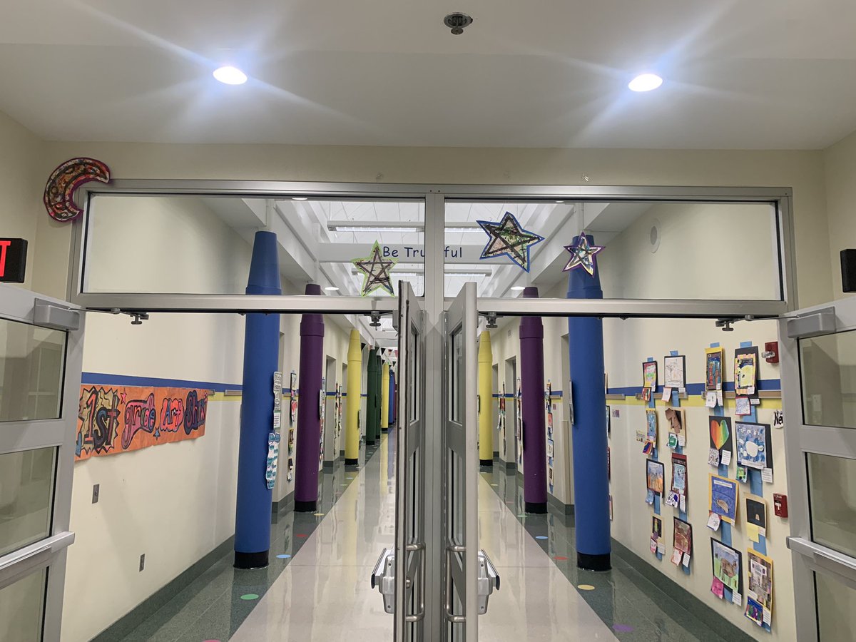 First grade art show!! Huge shout-out to all of our parent volunteers and staff who helped assemble 200 works of art!! #elementaryart #arted <a href="/EdgewoodPrimary/">Edgewood Primary</a>