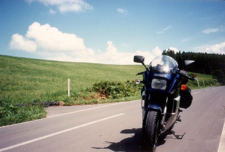 SV650_DRUM's tweet photo. 大学に在学中に
限定解除して
中古で買った
GPZ750R!
スーパートラップ���
スリップオンマフラー でした!
#kawasaki
#カワサキ
#GPZ750R
#ninja
#スーパートラップ #SUPERTRAPP https://t.co/dCtBTKK75Y