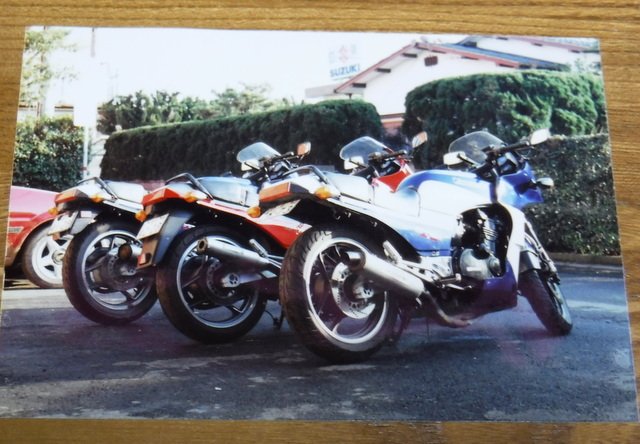 SV650_DRUM's tweet photo. 大学に在学中に
限定解除して
中古で買った
GPZ750R!
スーパートラップ���
スリップオンマフラー でした!
#kawasaki
#カワサキ
#GPZ750R
#ninja
#スーパートラップ #SUPERTRAPP https://t.co/dCtBTKK75Y