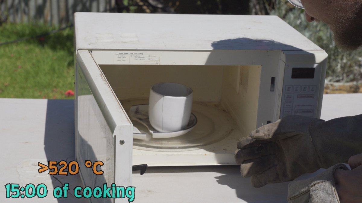 Explosions_Fire's tweet image. New Extractions&amp;amp;Ire video out where we undertake an extraction of strontium from its ore and experience ire at the yields. An industrial process done in a microwave I found on the side of the road :)