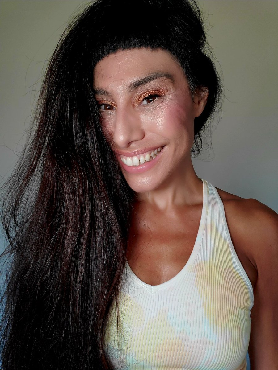 A pic to say hi! I'm a motorsport journalist covering #F1 &amp; #IndyCar.  My love of motorsports started early with my amazing go kart (in header) through my dad. I feel so fortunate to be able to follow my dreams and share my passion with all of you. 🙏🏎❤ 

#womeninmotorsport