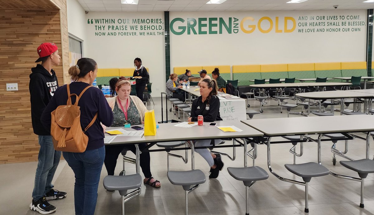 Berty924's tweet photo. Great Freshman Transcript Pick-Up! Awesome Freshman Success Coach, Principal, Teachers &amp; Parents working together for our kiddos!!!
@MarceySorensen  @NCSChicago 
#ontrack2grad https://t.co/cNdY2YhwwH