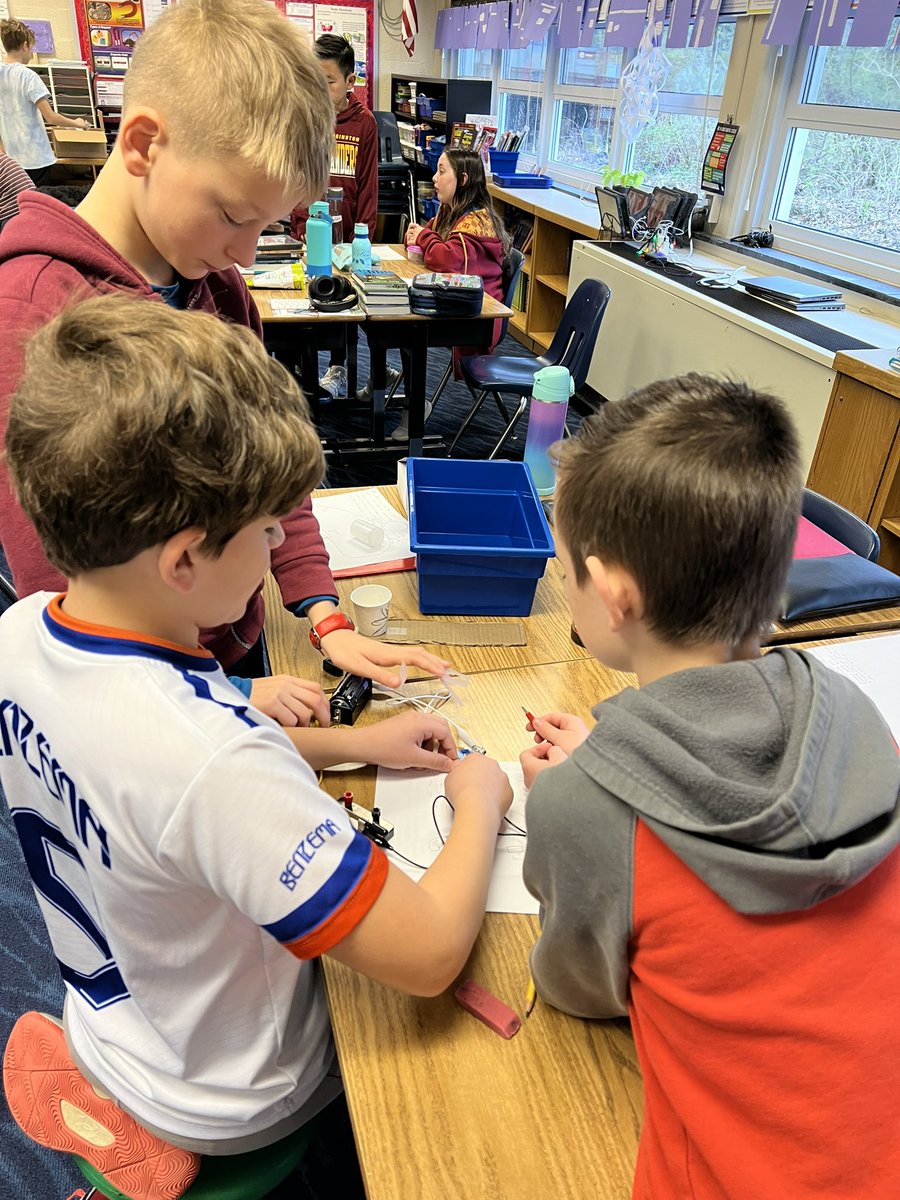 MsGallagherAPS's tweet image. Learning about electricity as we build alarm circuits #ProblemBasedLearning