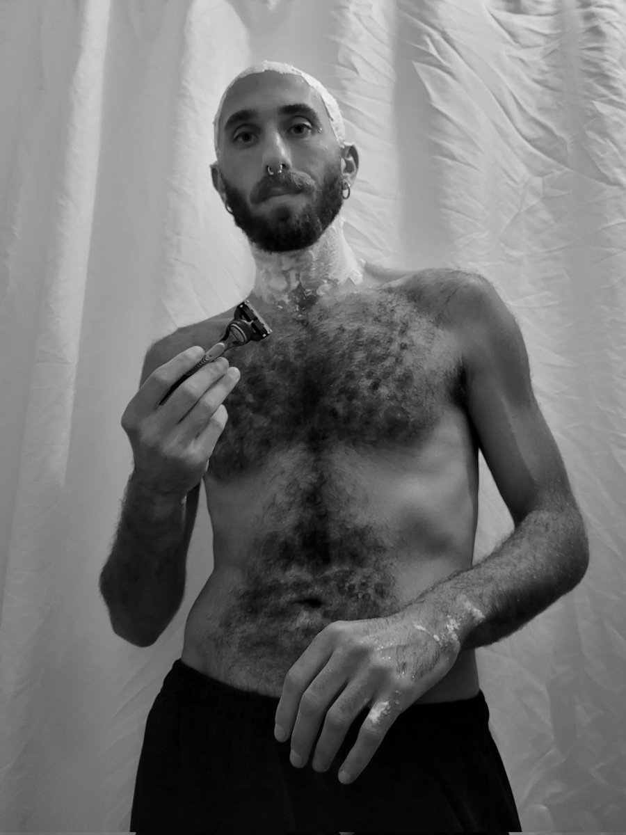 EliranNargassi's tweet image. Shaving time 🪒🫧🚿🧴
#shaving #bald #beardsmen  #selfie #bathroom #tuesdayvibe #tuesdaymotivations #razor #razorblade