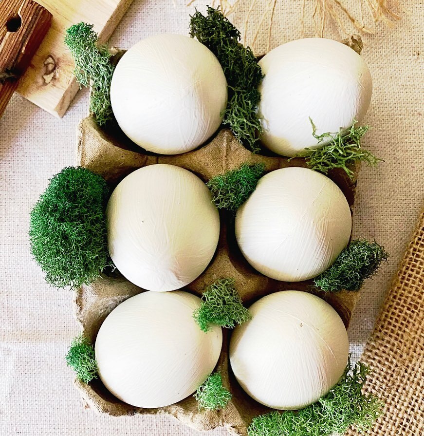 Easy dollar store eggs display & a calm mind.🧘‍♂️

➰➿➰➿➰➿➰➿➰➿

#DIYHomeDecor #Farmhouse #FarmhouseDecor #FarmhouseStyle #DIY #DIYProjects #CraftProjects  #Farmhouse #europeanfarmhouse
 #Frenchfarmhouse #mindfulcrafts #mindfulcreativity instagr.am/p/CpgZW-lpAkz/