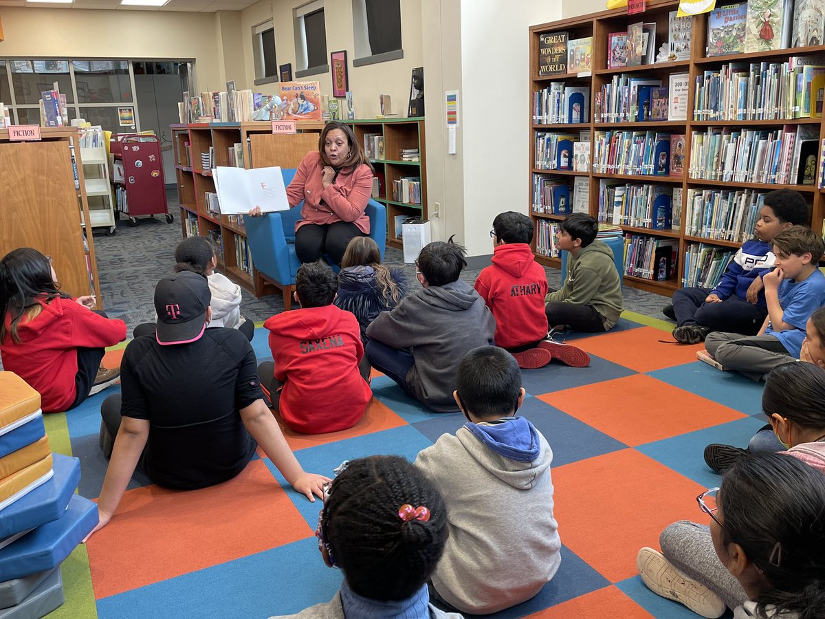 RHMediaCenter's tweet photo. Our rams had a blast with our guest readers! Thanks for sharing with us, @EFishterTech @DinaKandel1 , Ms. Arnette, and Officer Ralph! https://t.co/yHPu1yzyqN