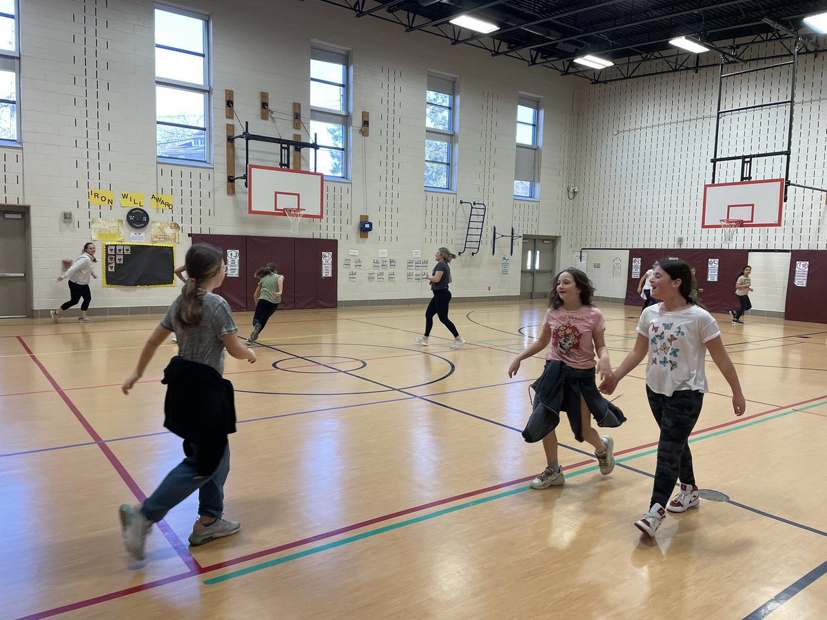 Girls on the Run… SO MUCH FUN! Today, we came up with strategies to help our Star Power ⭐️ shine through! From listening to music or talking to a friend, these gals came up with some great ideas 😊 4 teammates received an Energy Award for their positivity and hard work 💪🏼 #GOTR