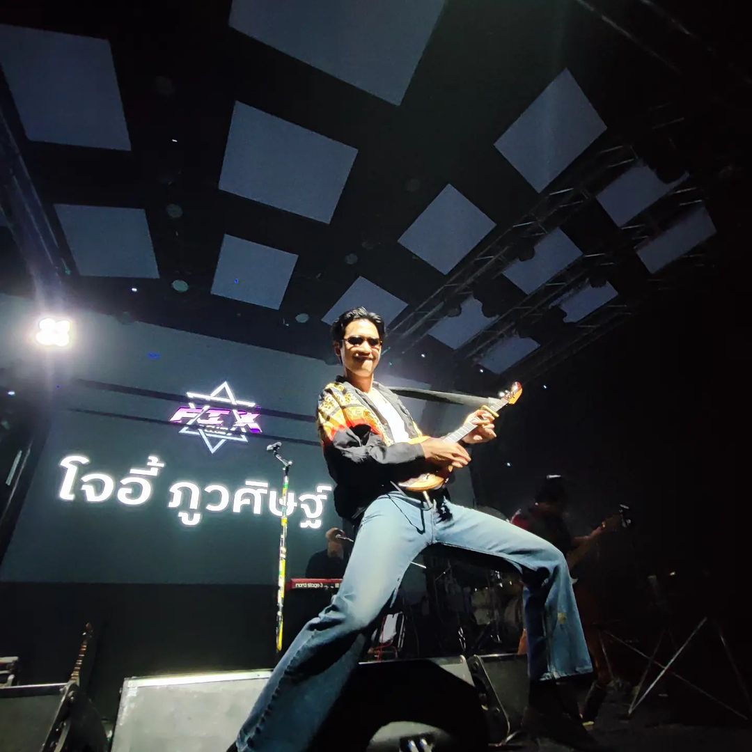 joeyphuwasit_fc's tweet photo. คอตเทีห์ 🎤โจอี้ ภูวศิษฐ์ JOEY PHUWASIT🎼 😎
Location : FIX CLUB สกลนคร
#JOEYPHUWASIT #โจอี้ภูวศิษฐ์ #joeypws #ขยี้แบนด์
#fixclub #สกลนคร
Cr. @chompooh_lowbatt https://t.co/33yyrsyfnf