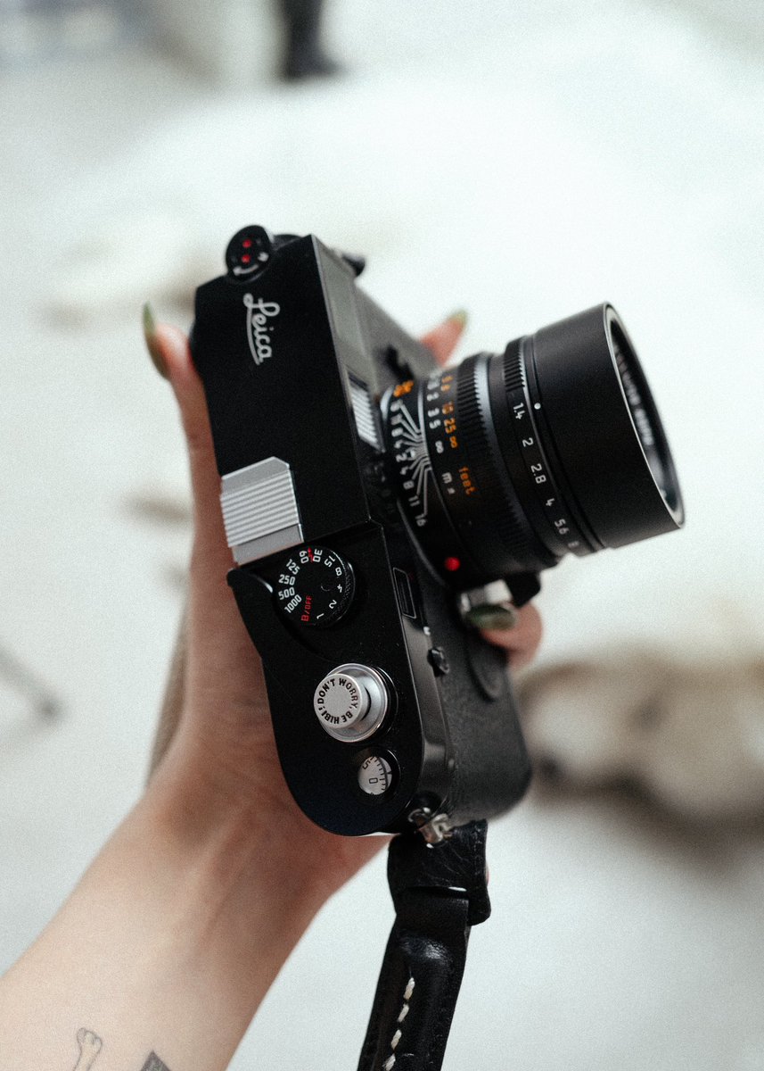 hibi_mx's tweet photo. don’t worry, be hibi 💜
#hibihype #cameragear #camera #photography #cameraaccessories #leica #film #analogphotography #softrelease #hotshoe https://t.co/tD3zDRZO5f